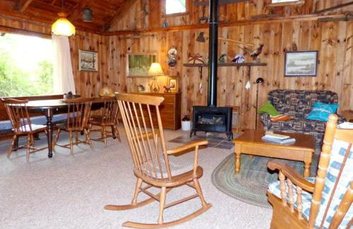 Rustic Cabin Rental on a Wildlife Sanctuary in Manistee, Michigan - Foto 4
