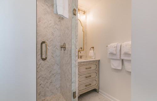 NEWLY Renovated Short Walk to Beach and Beach Club - Sleeps 12 - Foto 29