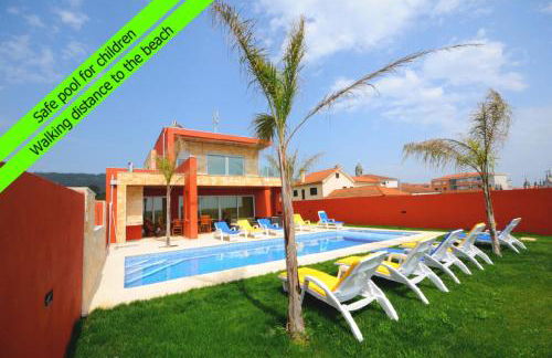 Superb Esposende Villa 5 Bedrooms Villa Agobar Tennis Court - Foto 1