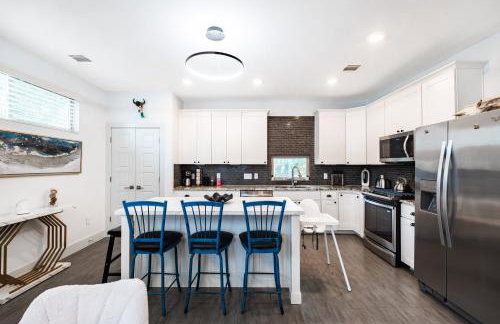 The Q - Austin Family Vacation Home - Hot Tub, Sauna, Gym & Backyard - Foto 6