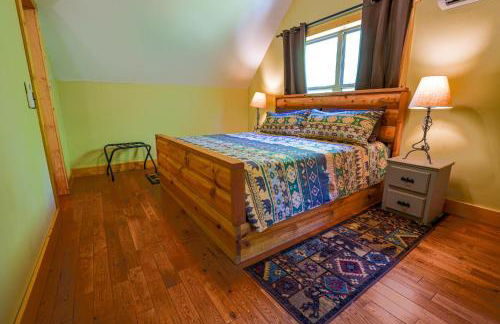 New Listing! Wine Country Retreat - 2 Bed, Hot Tub - Foto 19