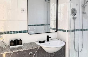 Lux 2-Bed City Centre Apartment Sleeps 6 Free Parking Balcony Near Leeds Station & Millennium Square view - Foto 33