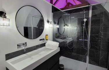 La suite Baroque jacuzzi au cœur du château de Boissettes - Foto 6