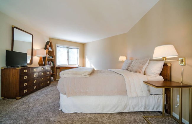 The Atrium Haven Winter Park Cabin Hot Tub - Photo 9