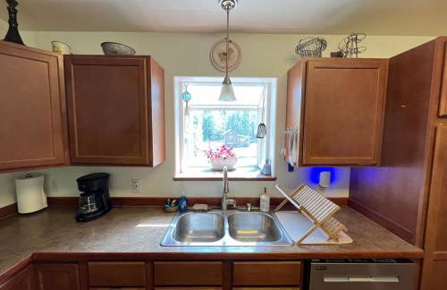 Cozy Palmer Retreat with Steam Sauna and Playground - Foto 11