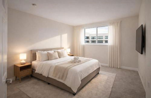 Marina Del Rey Apartment with Resort Amenities - Short Distance To Venice Beach - Photo 2