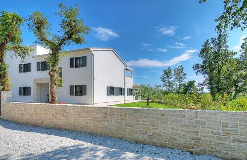 Villa Onyx for 12 people near Porec with 65 private pool and jacuzzi - Photo 15