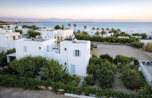Flora & Agelos Studios - Paros - Photo 1