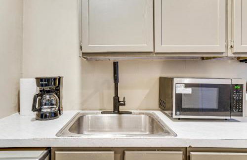 Stay Near the Derby and Downtown! Louisville Apt - Foto 8