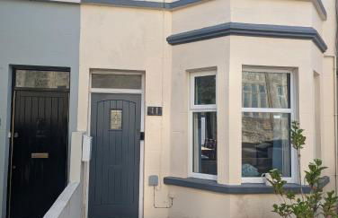 Prospect House - Elegant 4-Bed Family Escape Near Ward Park & Marina - Foto 1