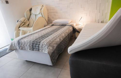 Apartment PLAZA -Wallbox 11kW- Private SPA- Jacuzzi, Infrared Sauna, Luxury massage chair, Parking, Entry with PIN 0 - 24h, FREE CANCELLATION 24 hours before Check In,Premium pillows and mattress - Photo 62