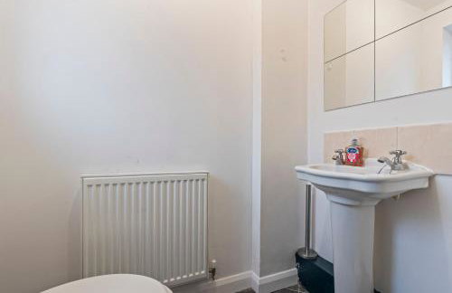 Modern Stay in Nuneaton with Free Parking - Foto 4