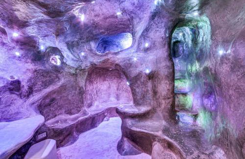 The Grotto - Unique Interactive Cave Experience - Foto 3