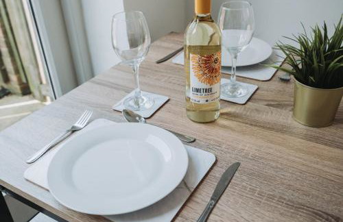 Modern & comfortable 4 bed house - Photo 31