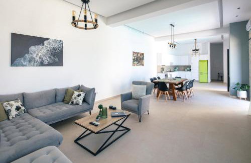 Sorin Villa, boasting Pool & Heated Whirlpool, By ThinkVilla - Foto 10