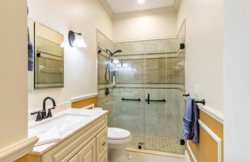 Chill & Spacious 3BR - Beaches & Backyard Fun - Foto 25