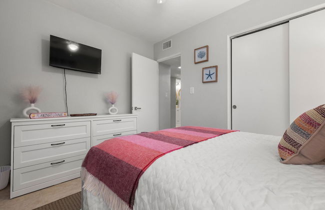 11350 Central Oasis 4BR Pool Home - Photo 8