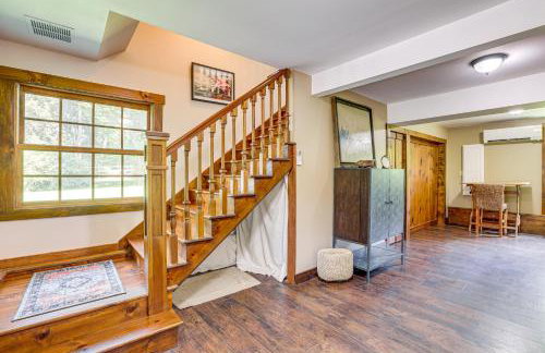 Walk to River Couples Retreat in Kintnersville! - Foto 16