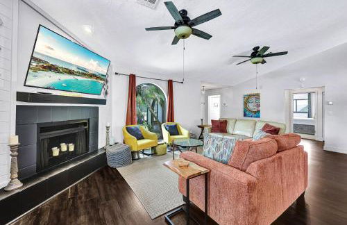 Heated Pool, Sleeps 10, Relaxing Lanai, Near Beaches, Pet Friendly! - Foto 14