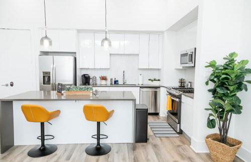 Beautifully Decorated, Modern Downtown Houston Home - Photo 10