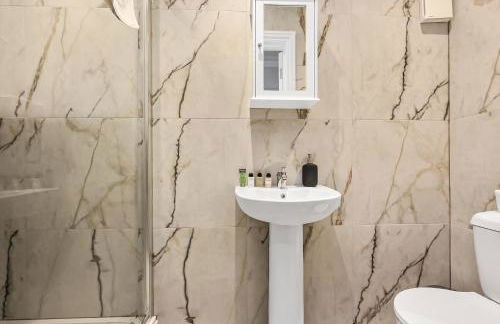 Cozy Sunlit Studio with Kitchenette - Foto 17