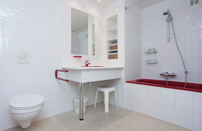 Cozy Family Home in Humain - Photo 21