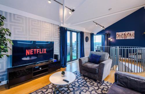 Stylish Penthouse, Free Parking, Pool Table, PS4 - Foto 3