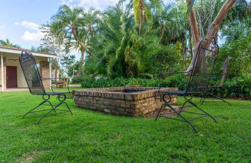 The Garden House Hot Tub Pool and Lush Garden Oasis - Foto 42