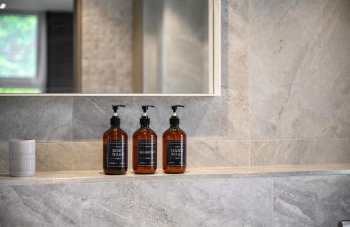 West Didsbury Retreat l Cinema l Sleeps 8 - Photo 21