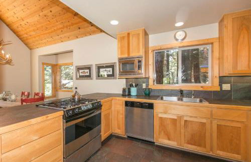 Interlaken on the West Shore by Tahoe Getaways - Pet Friendly 3BR, Close to Skiing & Walk to the Lake! - Foto 6