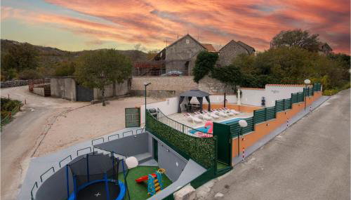 Amazing Home In Mijaca - Foto 2