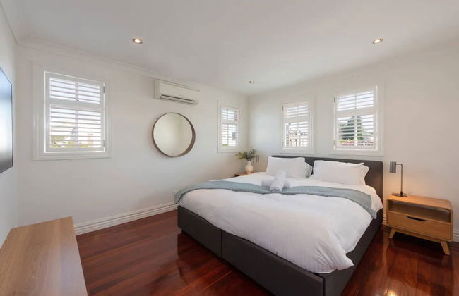 Renovated 3 Bedroom Family Home in Richmond With Parking - Foto 2