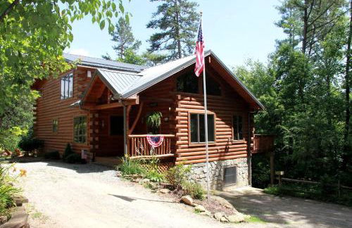 Deluxe Log Cabin with a Hot Tub in the Smoky Mountains of North Carolina - Foto 1
