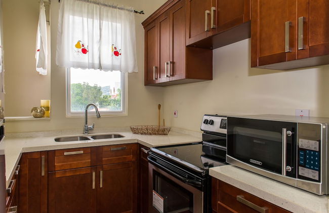 Kinsgton Modern Duplex Apartment with Pool - Foto 12