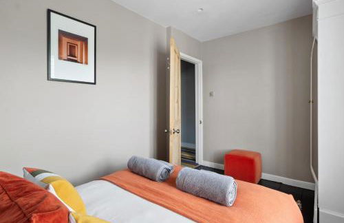 Enchanting 3BR House in Lymington with Garden - Foto 13