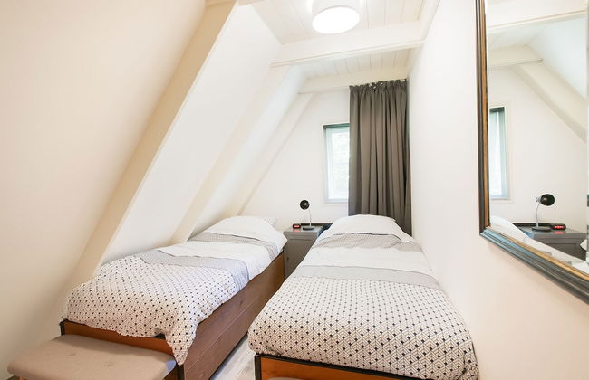 A Detached Bungalow With Outdoor Fireplace, Covered Terrace and Pond in a Forest Plot - Photo 6