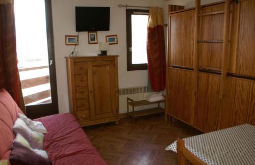 Studio fonctionnel au pied des pistes avec balcon - FR-1-557-94 - Foto 4