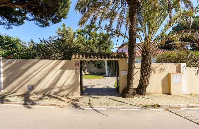 Golden Villa Luxury Pool Retreat & Beach - Foto 41