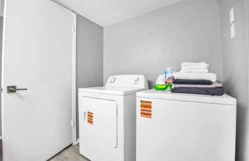 Fresh and Modern 2BR with Gym and Pool - Foto 18