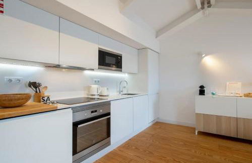 Liberdade Stylish Attic Apt with AC and City View - Photo 13