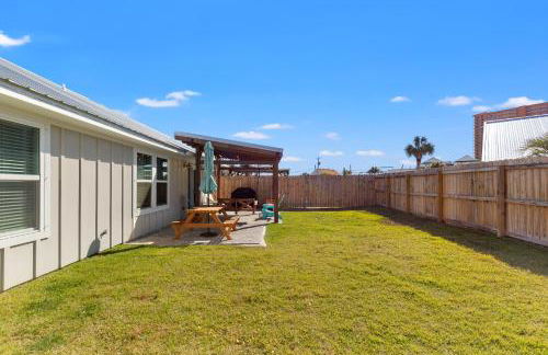 Coral Cabana - 3BD 2BA Home Close to Beach w/ Optional Golf Cart! - Foto 17