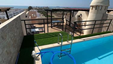 Ático con piscina privada vistas al mar. - Foto 1