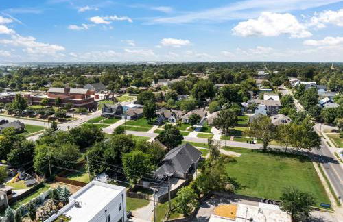 Modern OKC Retreat Half Mile to Plaza District - Foto 42