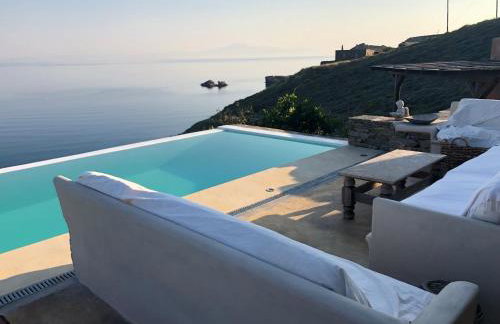 The Charming Waterfront Retreat, with a swimming pool & direct access to the sea, ideal for large families, or a group of friends - Foto 8