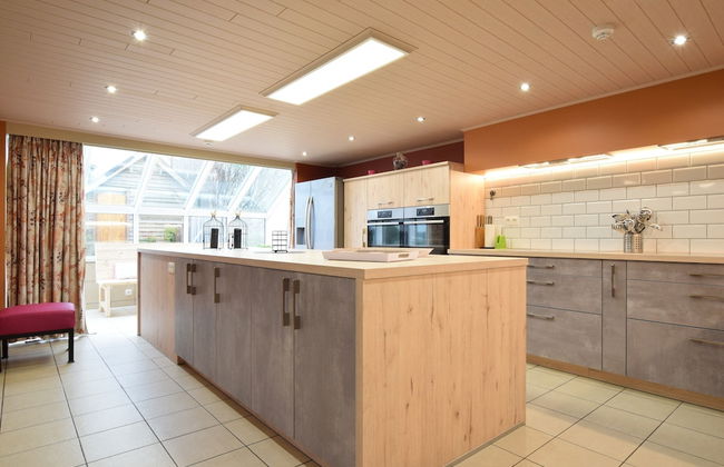 Luxury House with Indoor Pool, Sauna, Hot Tub - Photo 14