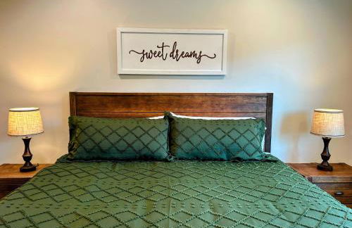 Alpine Escape Luxury Retreat, Hot Tub, Walkable, Mountain Views, 3 King Beds - Foto 23