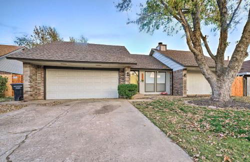 Home with Screened Porch about 10 Miles to Dtwn OKC! - Foto 25