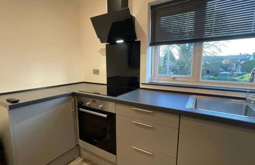 Burmer Central Bliss: Modern 3BR/1BA, Full Kitchen - Foto 8