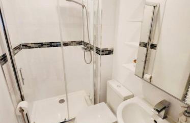 3 Bedroom Guest House in Dudley - Foto 17