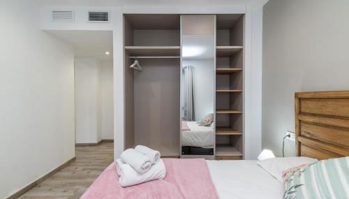 Moderno Apartamento en Centro de Granada - Foto 3, towels, wardrobe